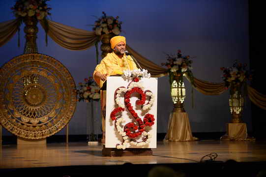 Gurudev-10-4-15-7810-DDeRosaPhoto