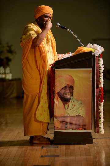 Gurudev-10-4-15-7864-DDeRosaPhoto