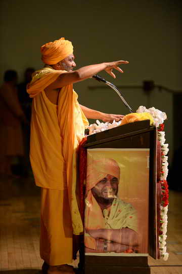 Gurudev-10-4-15-7912-DDeRosaPhoto