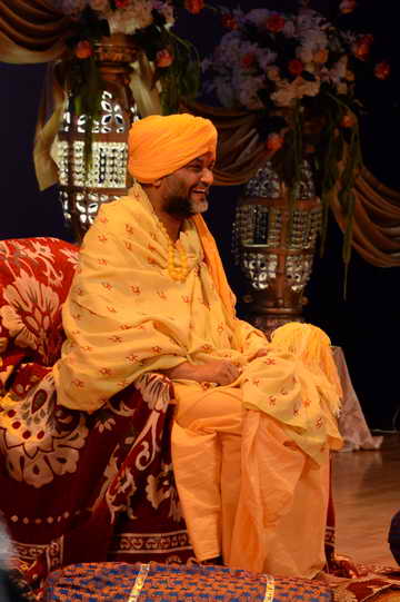 Gurudev-10-4-15-7532-DDeRosaPhoto