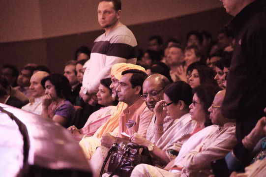 Gurudev-10-4-15-7640-DDeRosaPhoto
