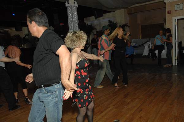 Dancing-5-14-09-79-DDeRosaPhoto.jpg