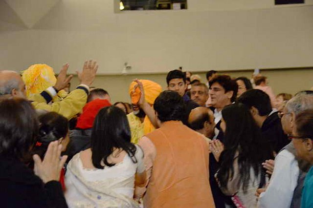 Gurudev-10-4-15-7485-DDeRosaPhoto