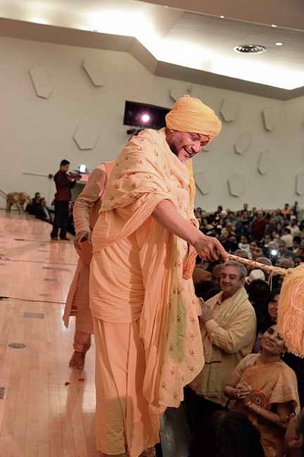 Gurudev-10-4-15-7507-DDeRosaPhoto