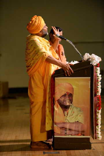 Gurudev-10-4-15-7944-DDeRosaPhoto