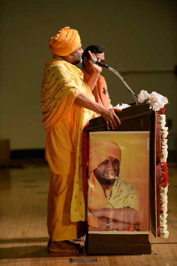 Gurudev-10-4-15-7945-DDeRosaPhoto