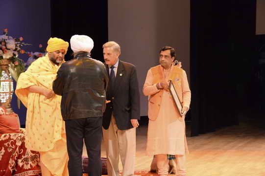 Gurudev-10-4-15-7521-DDeRosaPhoto