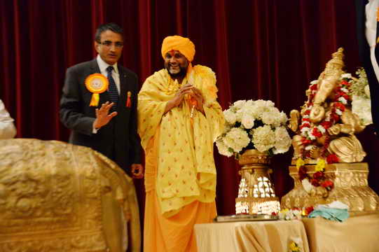 Gurudev-10-4-15-7544-DDeRosaPhoto