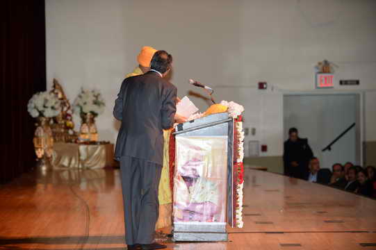 Gurudev-10-4-15-7775-DDeRosaPhoto