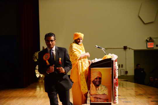 Gurudev-10-4-15-7777-DDeRosaPhoto