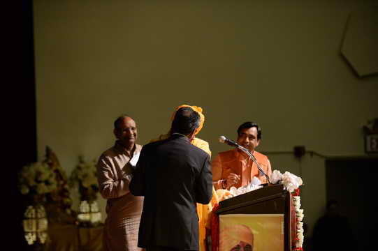 Gurudev-10-4-15-7952-DDeRosaPhoto