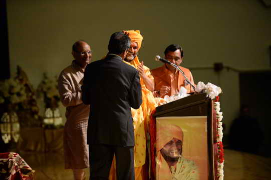 Gurudev-10-4-15-7953-DDeRosaPhoto