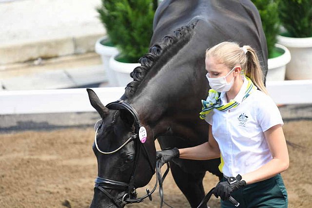 OLY-2020-DRESSAGE-JOG-7-24-21-0732-103-SIMONE PEARCE-DESTANO-AUS-DDEROSAPHOTO