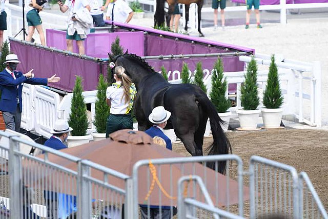 OLY-2020-DRESSAGE-JOG-7-24-21-0733-103-SIMONE PEARCE-DESTANO-AUS-DDEROSAPHOTO