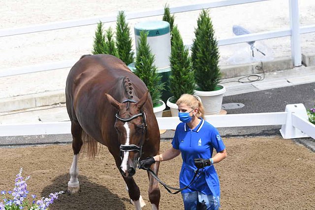 OLY-2020-DRESSAGE-JOG-7-24-21-0932-127-DINA ELLERMANN-DONNA ANNA-EST-DDEROSAPHOTO