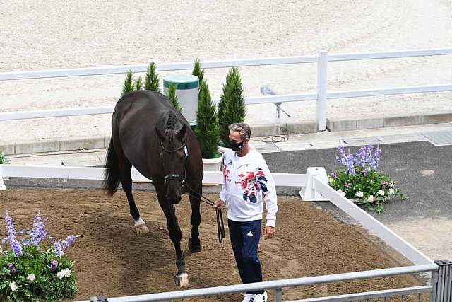 OLY-2020-DRESSAGE-JOG-7-24-21-1004-135-CARL HESTER-EN VOGUE-GBR-DDEROSAPHOTO