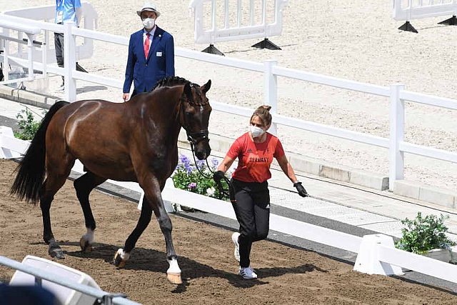 OLY-2020-DRESSAGE-JOG-7-24-21-1027-138-D SCHNEIDER-SHOWTIME FRH-GER-DDEROSAPHOTO