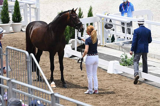 OLY-2020-DRESSAGE-JOG-7-24-21-1472-173-SABINE SCHUT-KERY-SANCEO-USA-DDEROSAPHOTO