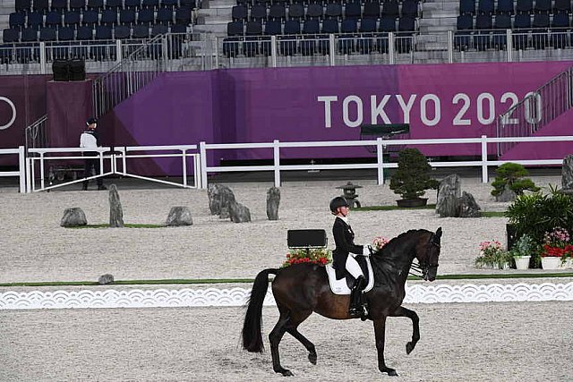 OLY-2020-DRESSAGE-GP FREESTYLE-7-28-21-6593-138-DOROTHEE SCHNEIDER-SHOWTIME FRH-DDEROSAPHOTO