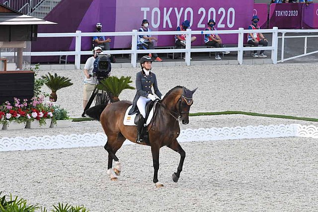 OLY-2020-DRESSAGE-GP FREESTYLE-7-28-21-7843-123-BEATRIZ FERRER-SALAT-ELEGANCE-ESP-DDEROSAPHOTO