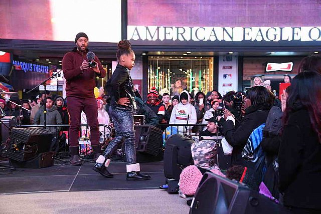 OneLove-TimesSquare-11-17-18-9133-DDeRosaVideo