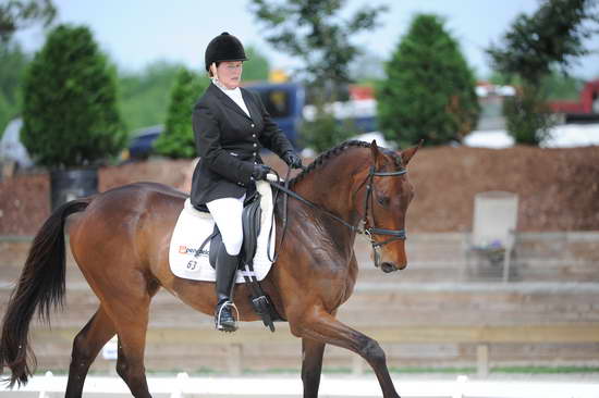 So8ths-5-4-12-Dressage-0702-BonnieMosser-Isbond-DDeRosaPhoto