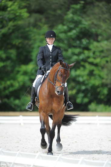 So8ths-5-4-12-Dressage-0750-HeidiBeaumont-SouthBoundary-DDeRosaPhoto