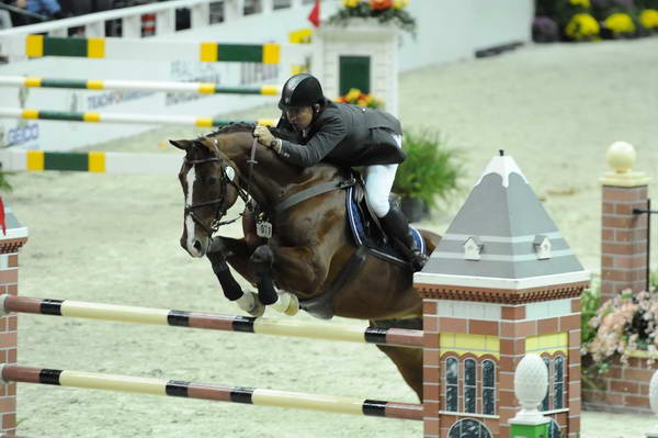 AaronVale-WIHS3-10-30-10-DSC_8639-DDeRosaPhoto-crop.jpg