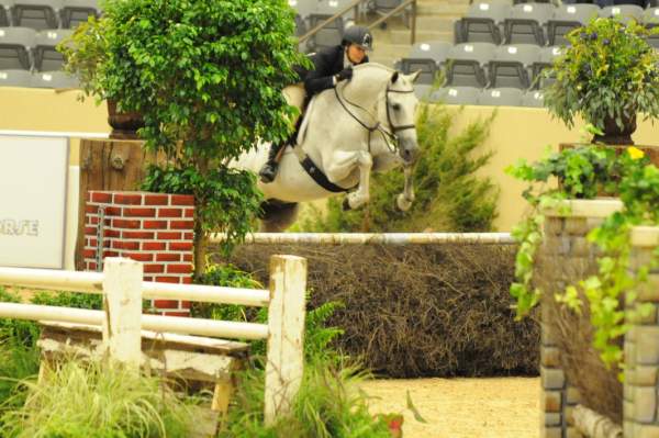 USHJA-Derby-8-21-10-Rnd2-DER1_9696-LouiseSerio-CastleRock-DDeRosaPhoto.jpg