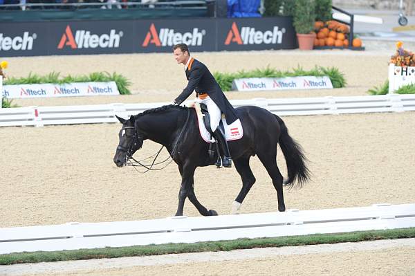 WEG1-9-28-10-DressageGP-5596-DDeRosaPhoto.jpg