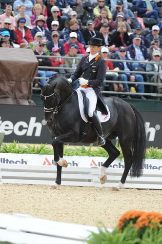 WEG1-9-28-10-DressageGP-6516-EdwardGal-MoorlandsTotilas-DDeRosaPhoto.jpg