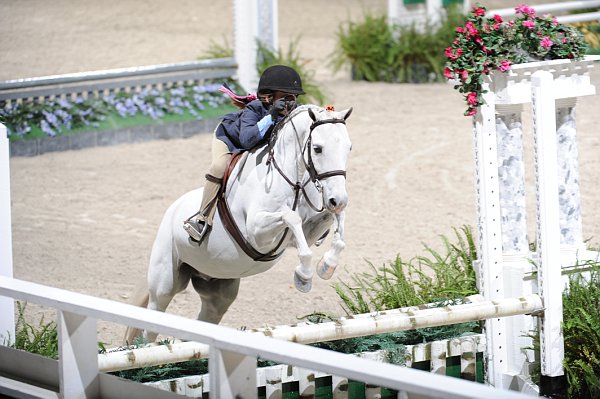 WIHS3-10-31-10-Cl103-SmPnyHtr-9154-TeeTime-IsabelRyan-DDeRosaPhoto.jpg