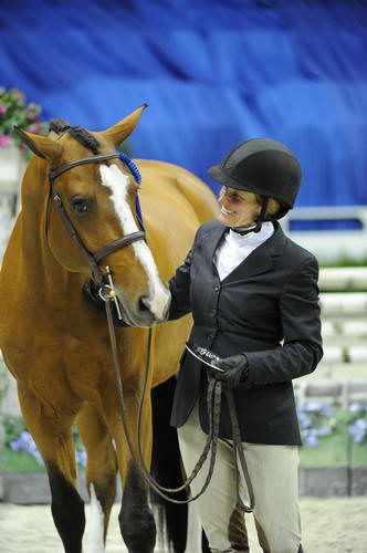 WIHS1-10-26-10-Cl32-2ndYrGrHtr-8326-BasesLoaded-KelleyFarmer-DDeRosaPhoto.jpg