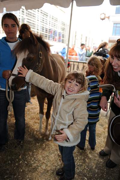 WIHS3-10-30-10-DSC_8234-KidsDay-DDeRosaPhoto.jpg