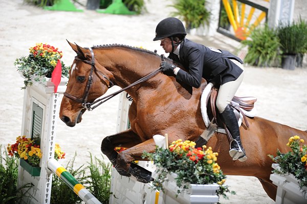 WIHS2-10-30-10-Cl182-WIHSEqJpr-8071-ElizabethDeGolian-Califernia-DDeRosaPhoto.jpg