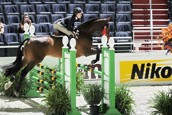 WIHS2-10-30-10-Cl182-WIHSEqJpr-8101-KatherineSchmidt-Topper-DDeRosaPhoto.jpg