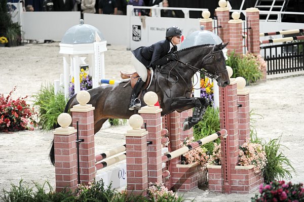 WIHS2-10-30-10-Cl182-WIHSEqJpr-8174-PaulenaJohnson-Catwoman-DDeRosaPhoto.jpg