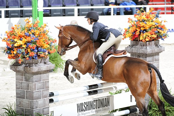 WIHS2-10-30-10-Cl182-WIHSEqJpr-8208-CatherineTyree-TripleLutz-DDeRosaPhoto.jpg