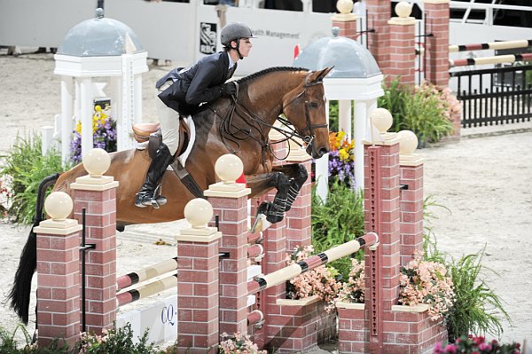 WIHS2-10-30-10-Cl182-WIHSEqJpr-8344-MichaelHughes-CocoPop-DDeRosaPhoto.jpg