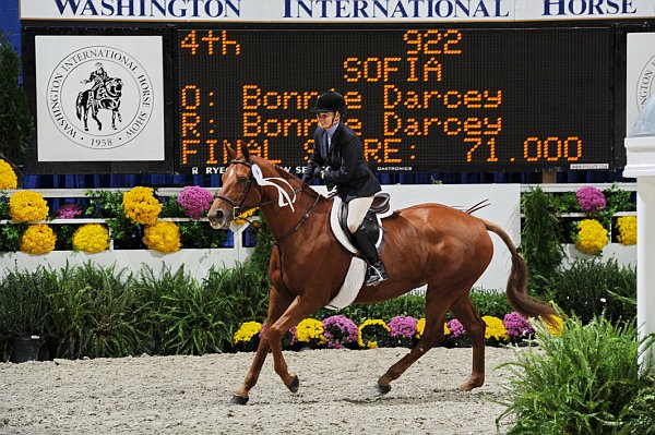 WIHS3-10-31-10-Cl191-RegHtrFinalsHrs-0376-Sofia-BonnieDarcey-DDeRosaPhoto.jpg