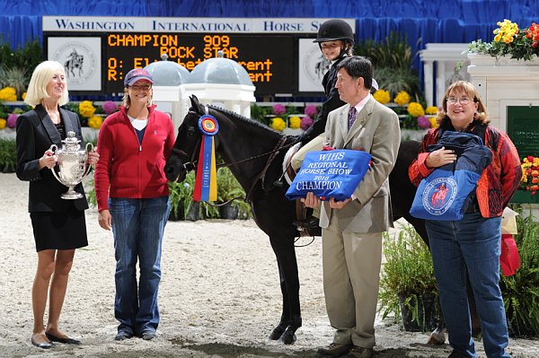 WIHS3-10-31-10-RegPnyHtrGrandChamp-Cl193-LocHtrFinals-Pny-0286-RockStar-ElizabethParent-DDeRosaPhoto.jpg