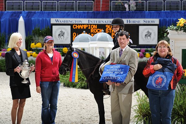 WIHS3-10-31-10-RegPnyHtrGrandChamp-Cl193-LocHtrFinals-Pny-0290-RockStar-ElizabethParent-DDeRosaPhoto.jpg