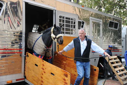 Unloading-WIHS1-10-24-11-6090-DDeRosaPhoto