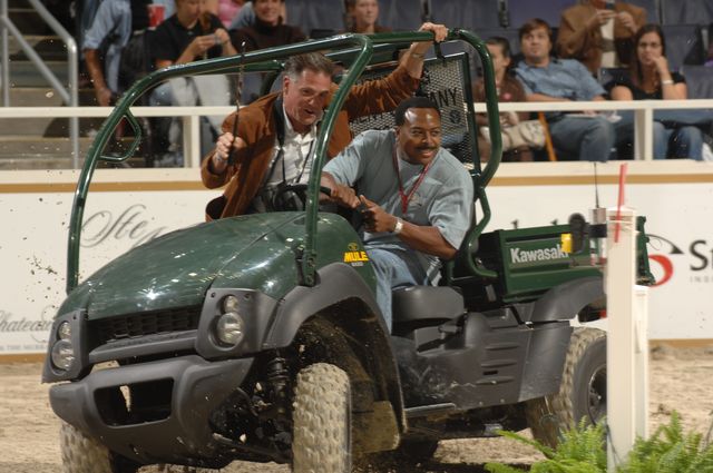 408-LeonHarris-Channel7-MediaCelebritySportsChallenge-WIHS-10-28-06-&copy;DeRosaPhoto.JPG