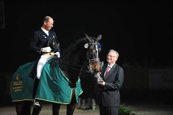 WorldCup-4-18-09-DressageAwardsFinal-646-SteffenPeters-Ravel-DDeRosaPhoto