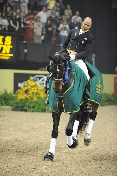 WorldCup-4-18-09-DressageAwardsFinal-694-SteffenPeters-Ravel-DDeRosaPhoto