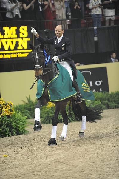 WorldCup-4-18-09-DressageAwardsFinal-715-SteffenPeters-Ravel-DDeRosaPhoto